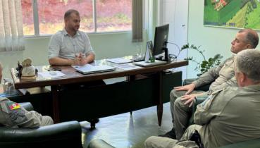 Prefeito em exerc�cio recebe representantes da Brigada Militar em visita institucional