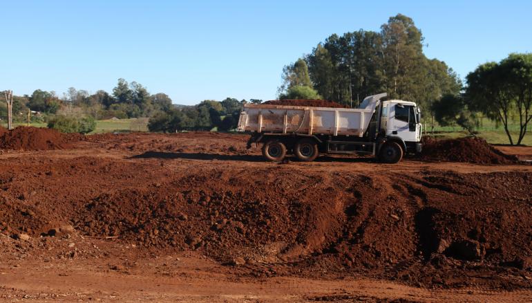 Intensificado os trabalhos no Parque Municipal de Eventos Frei Jos